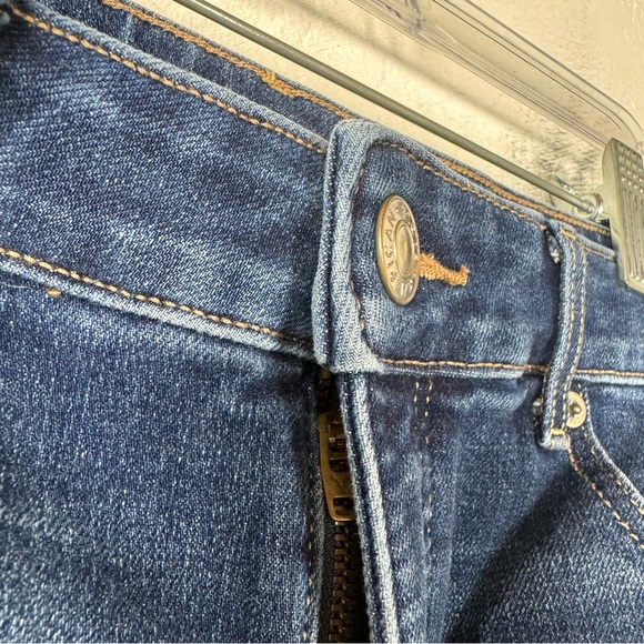 American Eagle Shorts Denim Jean Midi The Dream Dark Wash Blue Solid Ripped Knit - Picture 3 of 7